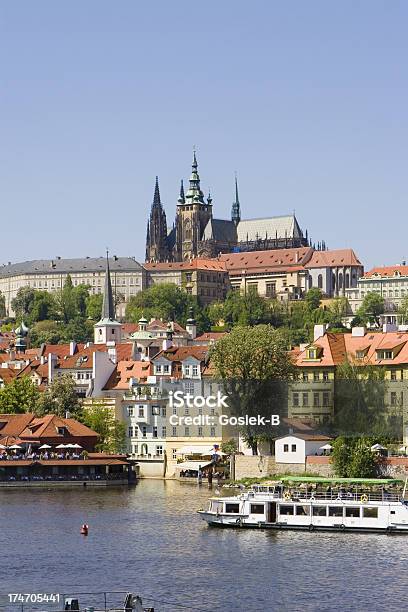 Prague De Hradcany Foto de stock y más banco de imágenes de Aire libre - Aire libre, Arquitectura, Barco de pasajeros