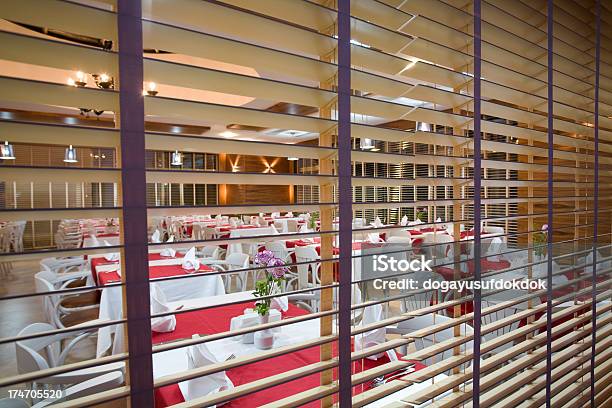 Eleganz Restaurant Stockfoto und mehr Bilder von Jalousie - Jalousie, Restaurant, Holz