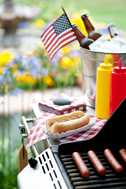 barbecue du 4 juillet - napkin american flag holiday fourth of july photos et images de collection