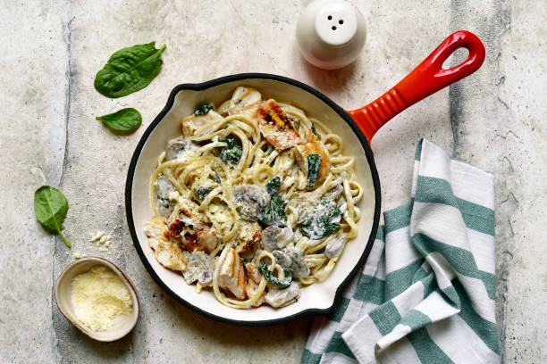 istock Spaghetti pasta with chicken, spinach and mushrooms. Top view with copy space. 1747067299