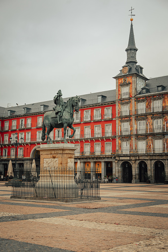 The impressive statue of King Philip III presides over the iconic Plaza Mayor in the heart of Madrid, Spain. This historic square has been a hub of activity and a testament to Spanish culture for centuries, making it a must-visit destination for tourists and a beloved gathering place for locals.\nStatue, King Philip III, Plaza Mayor, Madrid, Spain, Historic Square, Spanish Culture, Tourist Attraction, Local Gathering Place