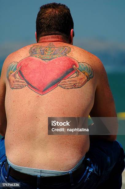 Foto de Coração De Tatuagem Nas Costas e mais fotos de stock de Tatuagem - Tatuagem, Símbolo do Coração, Praia