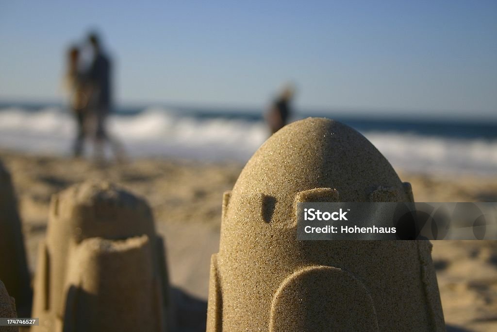 Casais em lua-de-mel na praia - Foto de stock de Abraçar royalty-free