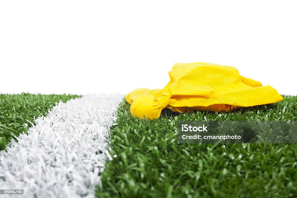 Fútbol de bandera de falta de césped en jardín de dos - Foto de stock de Bandera de falta libre de derechos