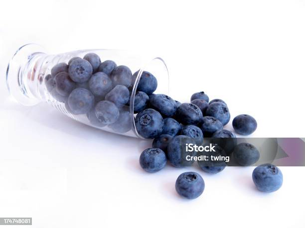 Arándanos En El Vidrio Foto de stock y más banco de imágenes de Alimento - Alimento, Antioxidante, Azul