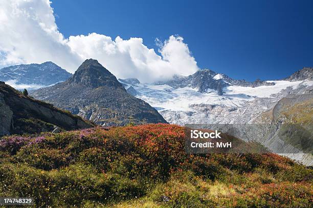 Photo libre de droit de Paysage De Montagne Pittoresque banque d'images et plus d'images libres de droit de Alpes européennes - Alpes européennes, Zillertal, Alpinisme