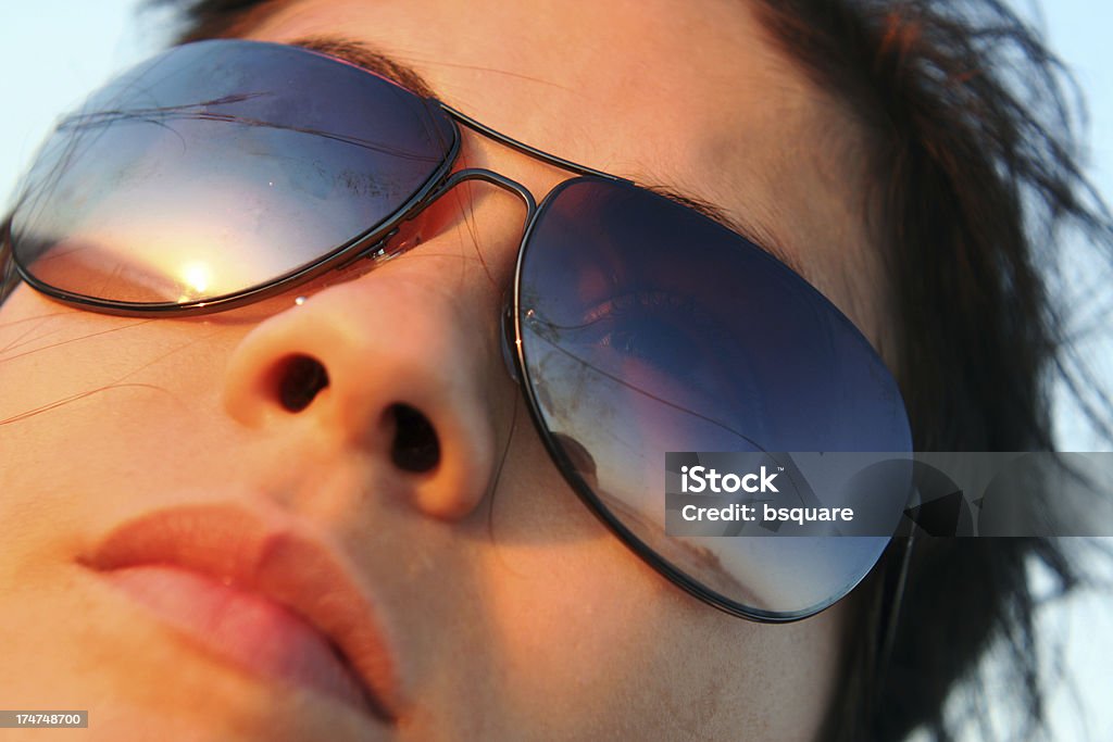 Отражение в солнцезащитные очки - Стоковые фото Женщины роялти-фри