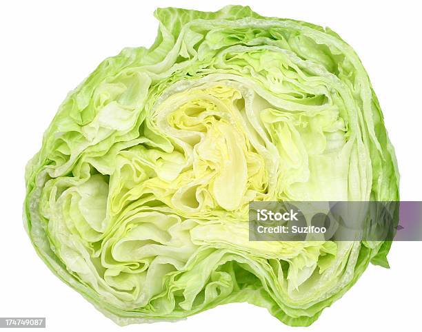 Eisbergsalat Stockfoto und mehr Bilder von Eisbergsalat - Eisbergsalat, Freisteller – Neutraler Hintergrund, Querschnitt