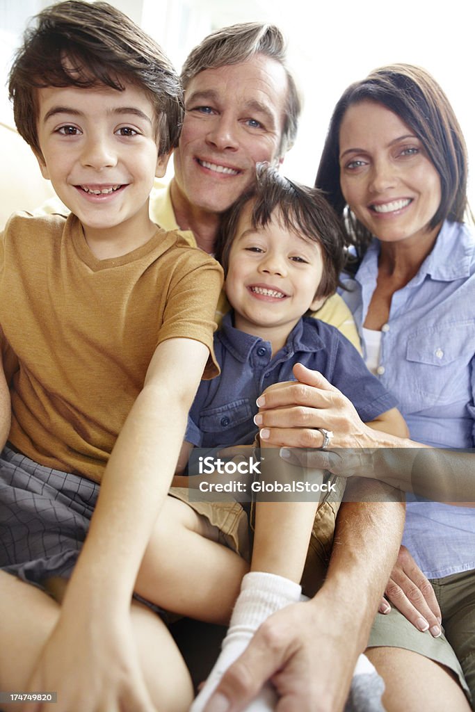 Liebevolle Familie Freizeit - Lizenzfrei Blick in die Kamera Stock-Foto