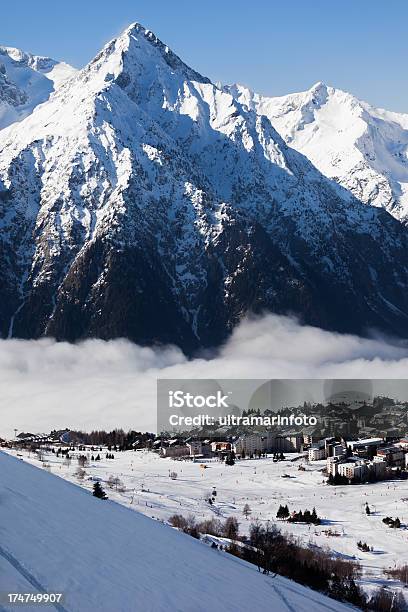 Foto de France Resort De Esqui Les Dois Alpes e mais fotos de stock de Aldeia - Aldeia, França, Montanha