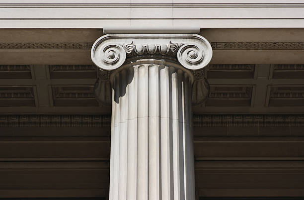 columna de acanalado y capital - stone carving university support fotografías e imágenes de stock