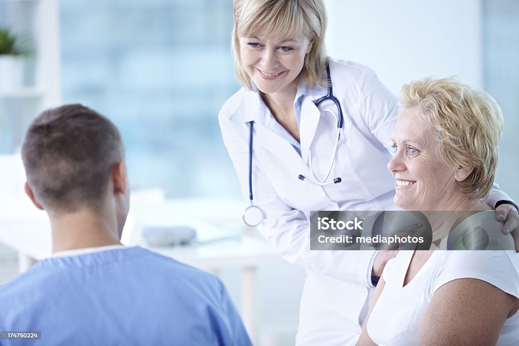 En el consultorio médico - Foto de stock de 20-24 años libre de derechos