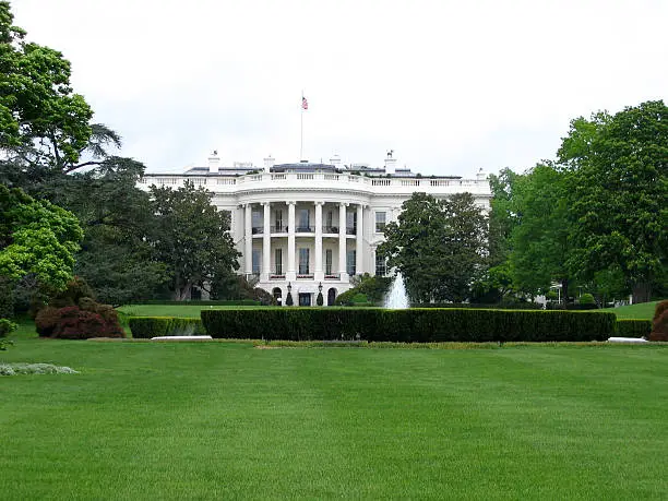 The United States Whitehouse from the south lawn.