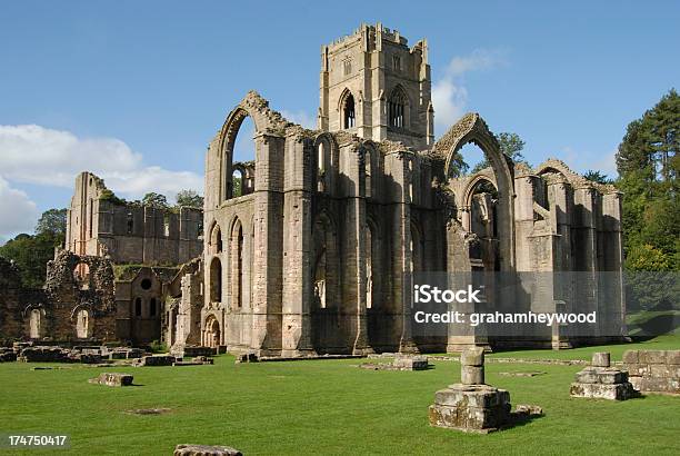 Foto de Abbey Ruínas e mais fotos de stock de Abadia - Mosteiro - Abadia - Mosteiro, Arcaico, Arco - Característica arquitetônica