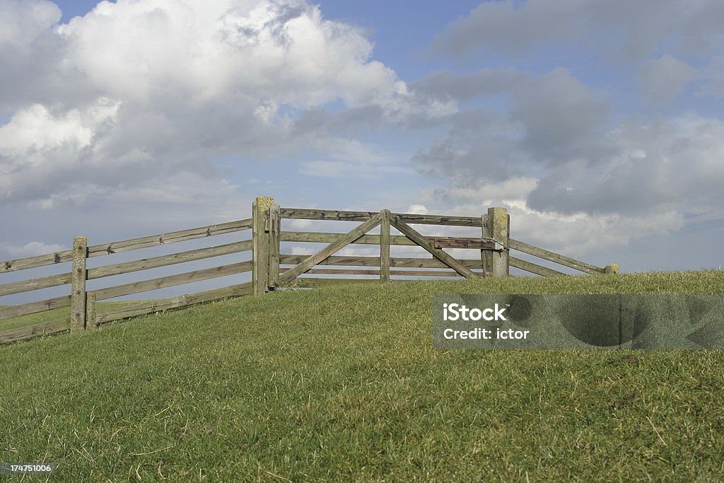 Забор на Защитная дамба - Стоковые фото Без людей роялти-фри