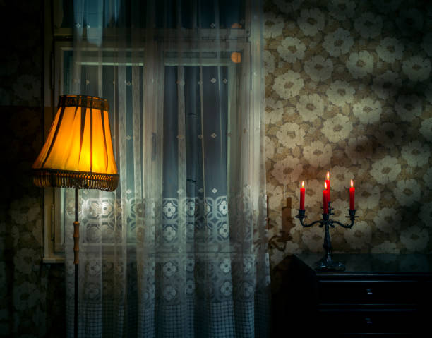 dark spooky old room - haunted house stok fotoğraflar ve resimler