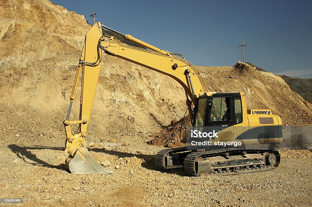 Excavator at Открытый рудник - Стоковые фото Экскаватор роялти-фри