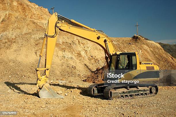 Excavator At Открытый Рудник — стоковые фотографии и другие картинки Экскаватор - Экскаватор, Медь, Пит-стоп