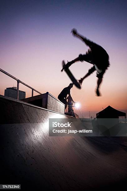 Skateboarding Concurso Foto de stock y más banco de imágenes de Cultura juvenil - Cultura juvenil, Deporte, Fondos