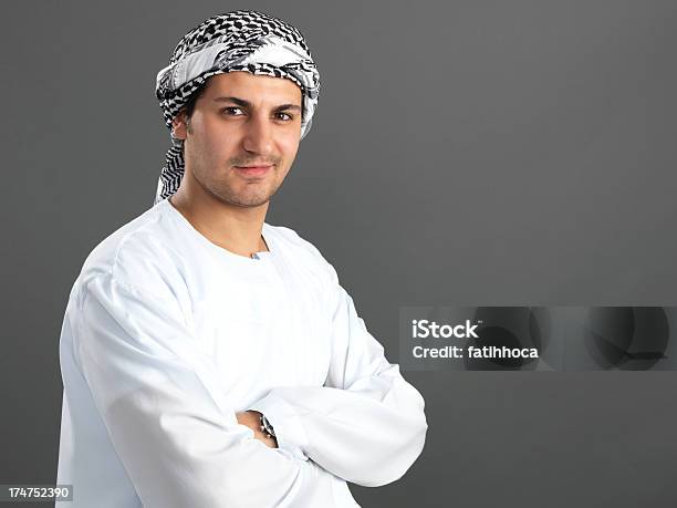 Homem Adulto Jovem Árabe - Fotografias de stock e mais imagens de Adulto - Adulto, Arábia, Arábia Saudita