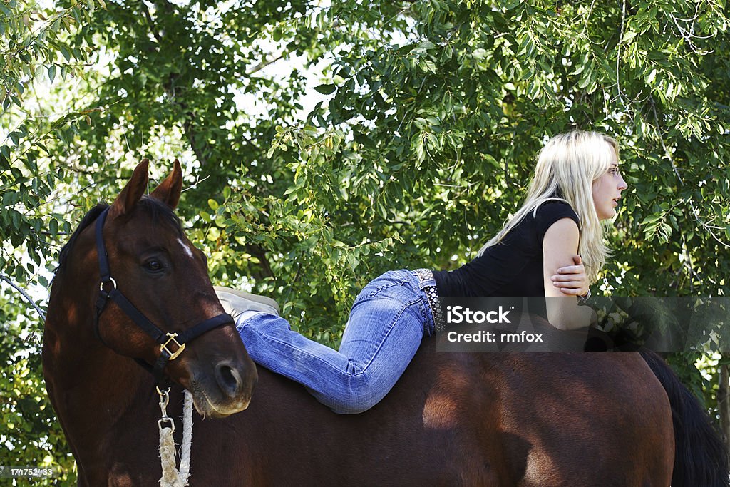 Menina e cavalo (série - Foto de stock de Detrás para Frente royalty-free