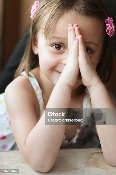 祈る少女 - 4歳から5歳のストックフォトや画像を多数ご用意 - 4歳から5歳, クローズアップ, スピリチュアル