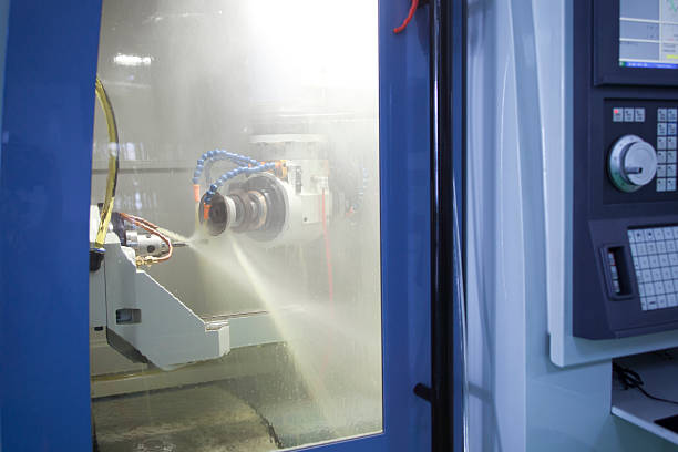 掘削ビットのミーリング機械加工 - industry machining equipment spraying ストックフォトと画像
