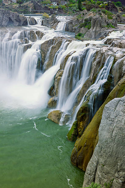 cachoeira de shoshone - idaho waterfall natural landmark extreme terrain - fotografias e filmes do acervo