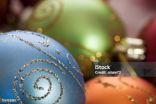 Bolas De Navidad De Color Completo Marco De Imagen Foto de stock y más banco de imágenes de Adorno de navidad - Adorno de navidad, Alegre, Azul