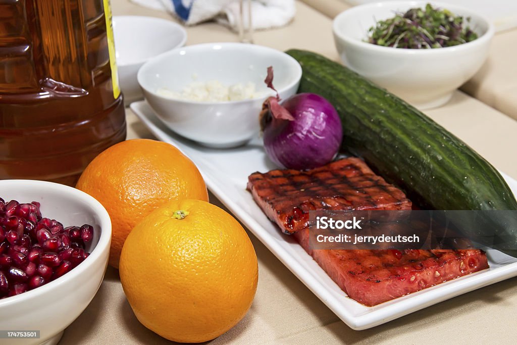 Ingredientes de ensalada de sandía a la parrilla con cítricos Vinaigrette y - Foto de stock de Cebolla libre de derechos