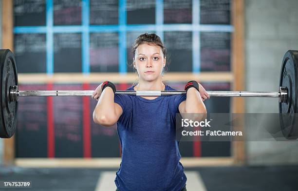 Атлет Crossfit — стоковые фотографии и другие картинки 20-29 лет - 20-29 лет, Активный образ жизни, Взрослый