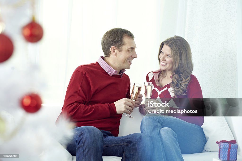 Celebrare il Natale - Foto stock royalty-free di 20-24 anni