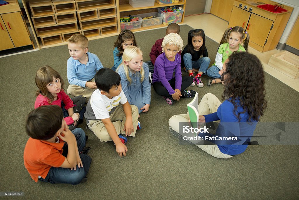 Lehrer und pre-school class - Lizenzfrei Klassenzimmer Stock-Foto