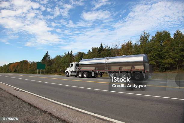 Autocisterna Del Latte Camion - Fotografie stock e altre immagini di Autocisterna del latte - Autocisterna del latte, Guidare, TIR