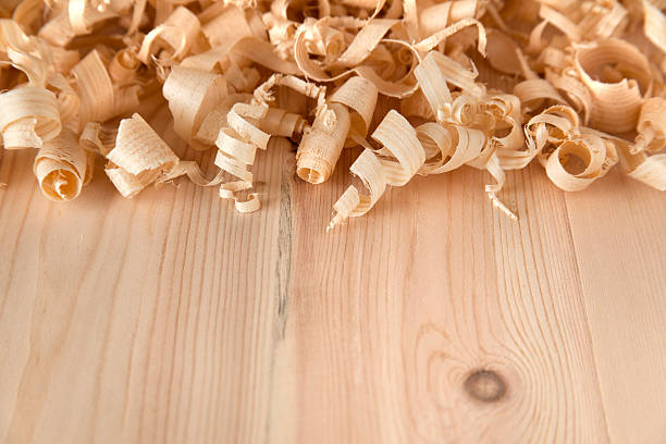 опилки - sawdust shavings wood chip pine стоковые фото и изображения