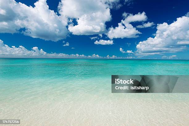 Mar Das Caraíbas - Fotografias de stock e mais imagens de Ao Ar Livre - Ao Ar Livre, Barbados, Beleza natural