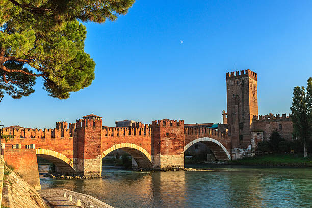 castelvecchio 、ヴェローナ - verona italy travel europe sunlight ストックフォトと画像