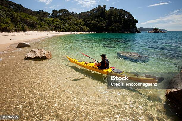 Foto de Canoísta Parque Nacional Abel Tasman Nelson Nova Zelândia e mais fotos de stock de Parque Nacional Abel Tasman