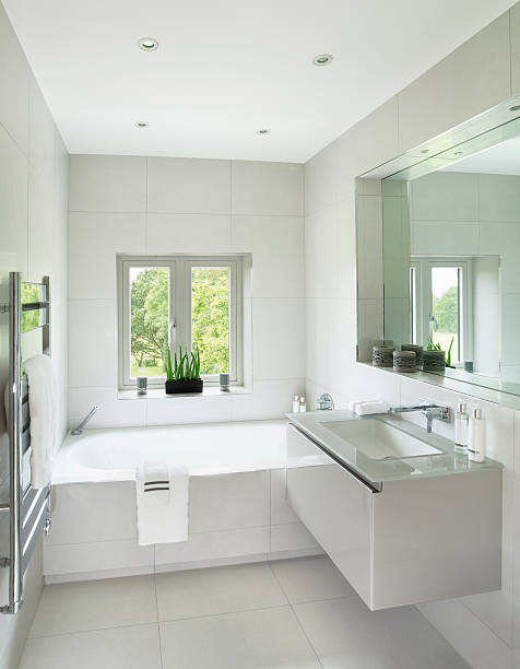 luminoso bagno per gli ospiti - sink bathroom pedestal tile foto e immagini stock