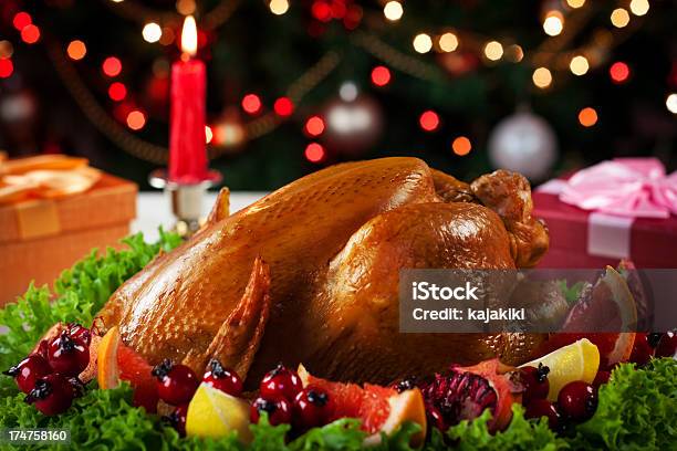 Turquía La Cena De Navidad Foto de stock y más banco de imágenes de Mesa de comedor - Mesa de comedor, Navidad, Adorno de navidad