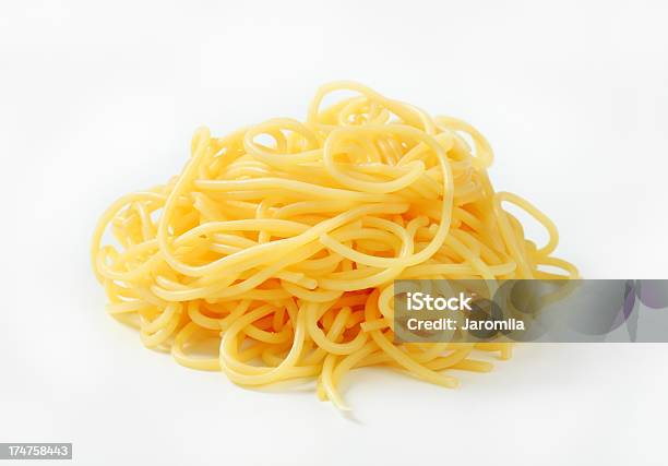 Gotowane Spaghetti - zdjęcia stockowe i więcej obrazów Spaghetti - Spaghetti, Makaron, Przygotowane na ciepło