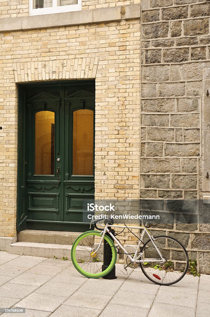 Vélo avec le Volant vert - Photo de Architecture libre de droits