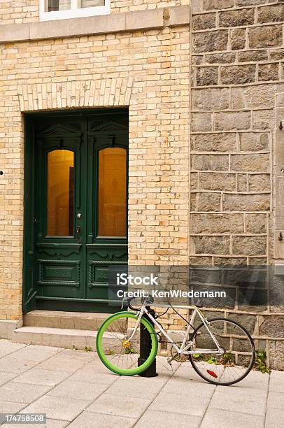 Photo libre de droit de Vélo Avec Le Volant Vert banque d'images et plus d'images libres de droit de Architecture - Architecture, Canada, Couleur verte