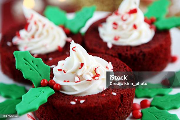 Tarta De Navidad Foto de stock y más banco de imágenes de Acebo - Acebo, Alcorza, Caña de Caramelo