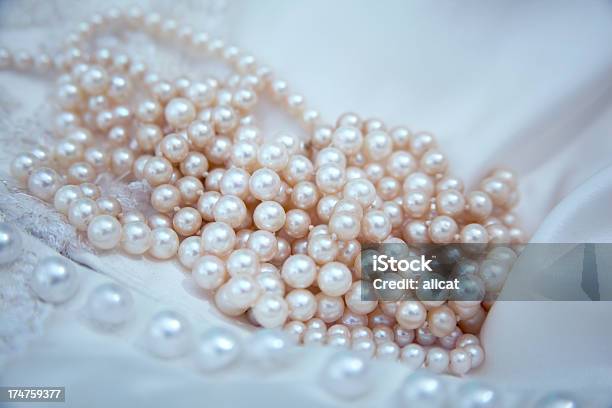 Perlen Auf Hochzeit Kleid Aus Satin Stockfoto und mehr Bilder von Bildhintergrund - Bildhintergrund, Festliches Ereignis, Fotografie