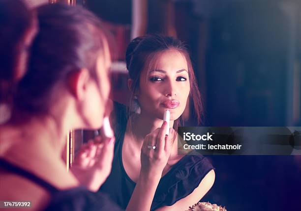 Pronto Para Uma Saída À Noite - Fotografias de stock e mais imagens de Festa - Festa, Maquilhagem, Preparação