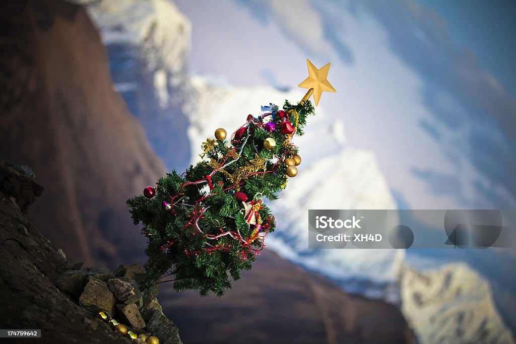Árvore de Natal sobre mountainpeak - Foto de stock de Acender royalty-free