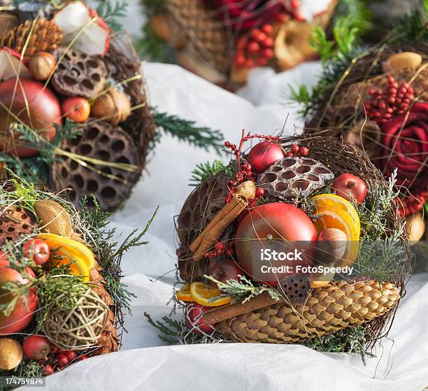 Weihnachtsdekoration Stockfoto und mehr Bilder von Apfel - Apfel, Ast - Pflanzenbestandteil, Bildkomposition und Technik