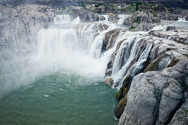 cachoeira de shoshone - idaho waterfall natural landmark extreme terrain - fotografias e filmes do acervo