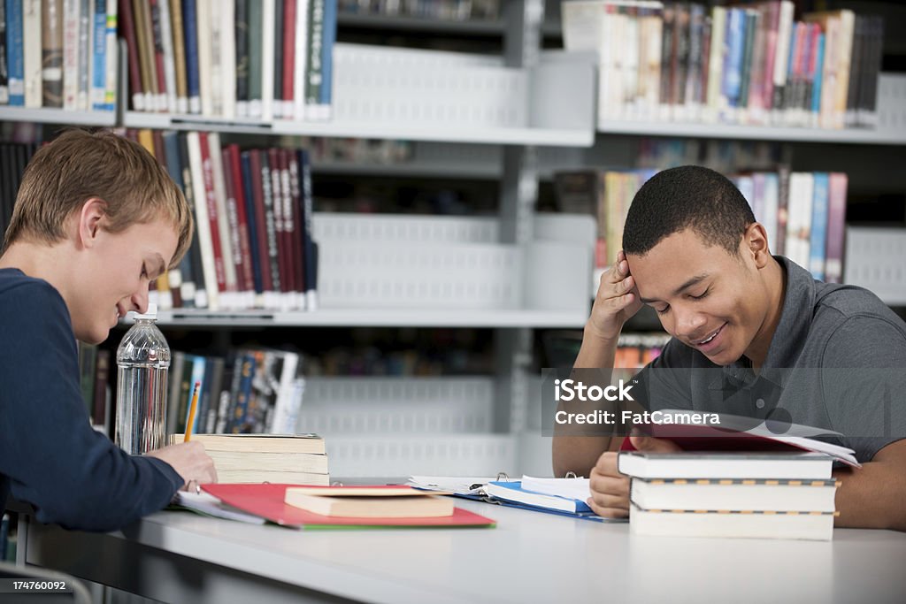 High school-Bibliothek - Lizenzfrei 16-17 Jahre Stock-Foto